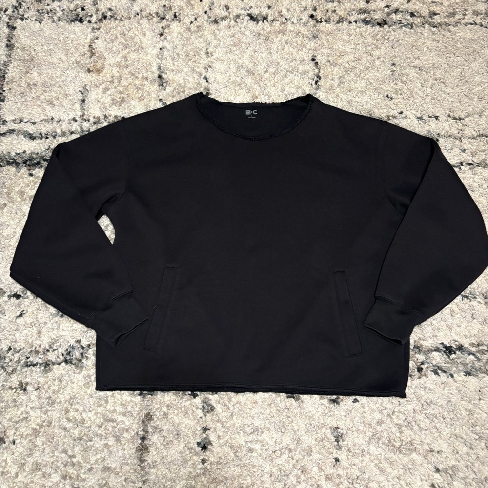 Uniqlo Women's Black Crewneck Sweater